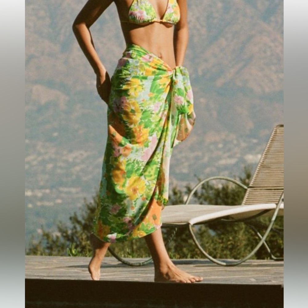 With Jean Splice Sarong (NY SALES❣️) - Picture 2 of 5